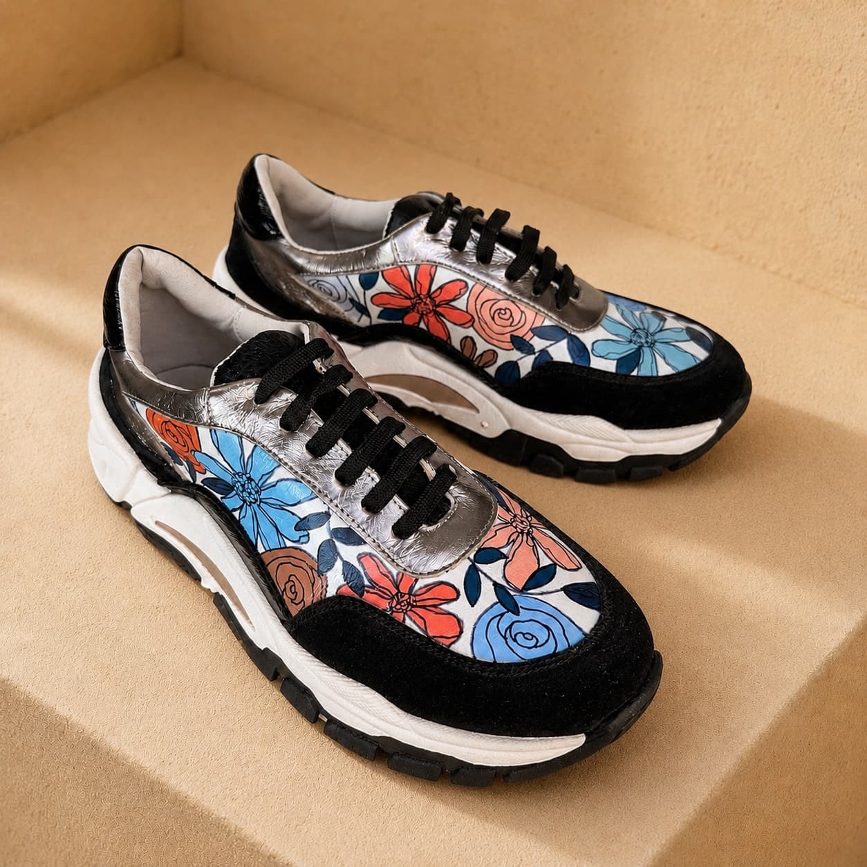 Zapatilla de autor - Cuero, pintada a mano