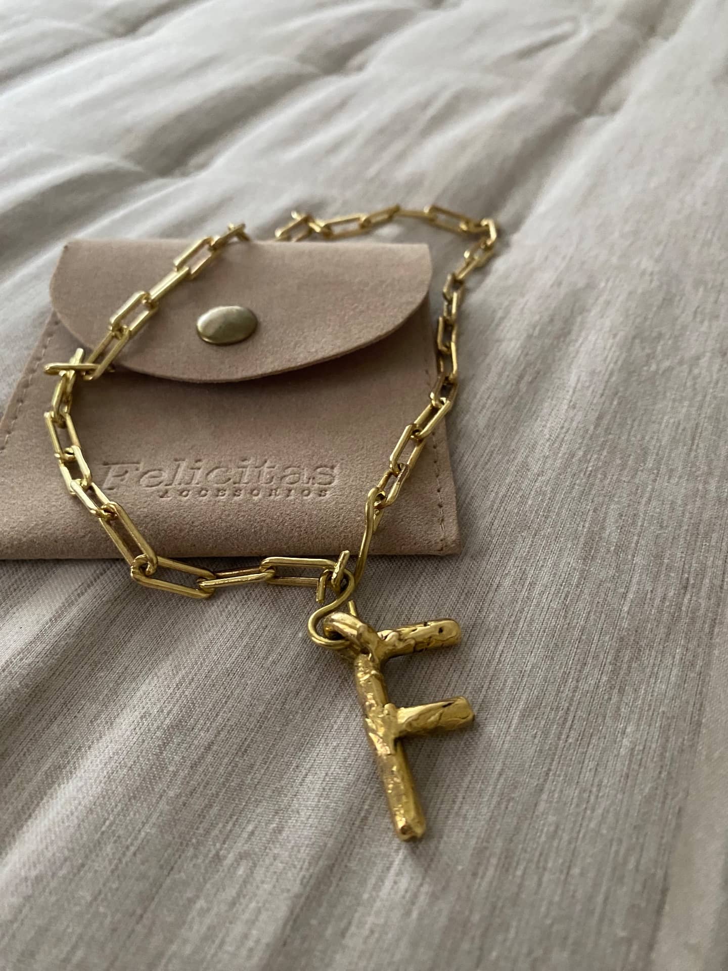 Collar inicial (bronce)