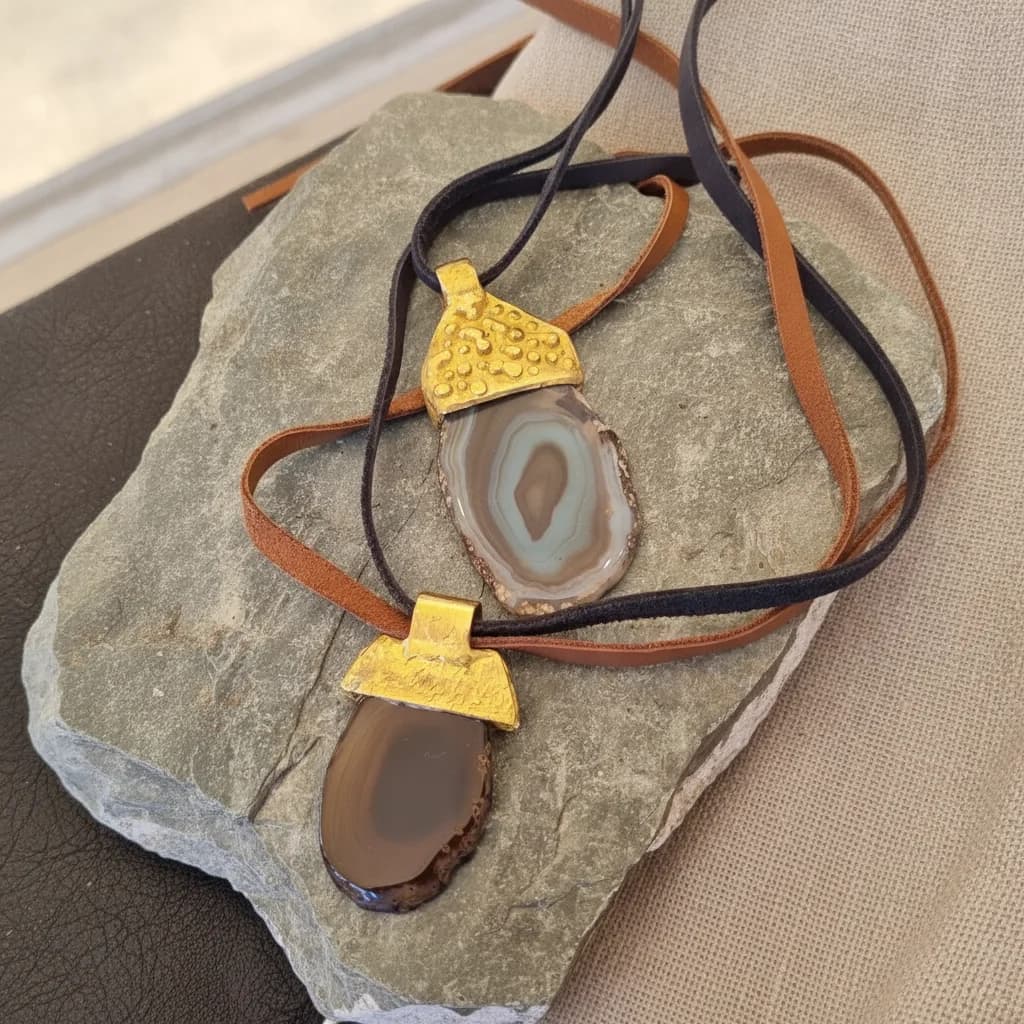 Choker /collar bronce con agata y cuero